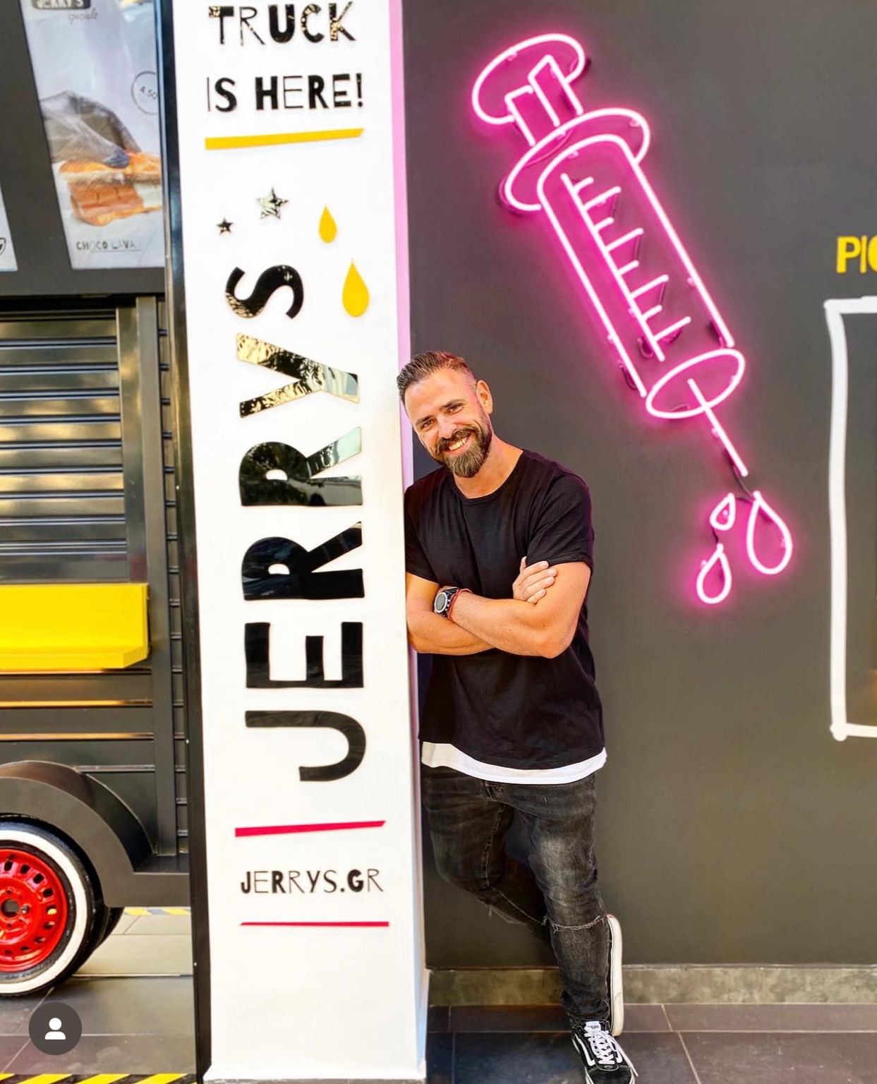 Giannis Christidis μπροστά από κατάστημα Jerry’s – το πρώτο scale-up